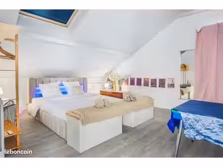 chambre double dans un coliving & résidence d’artistes – giverny (normandie)