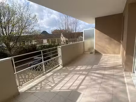 a louer appartement 2 pièces 35m2  terrasse et parking
