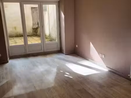 appartement 2 pièces avec terrasse – rez-de-chaussée - secteur hôpital