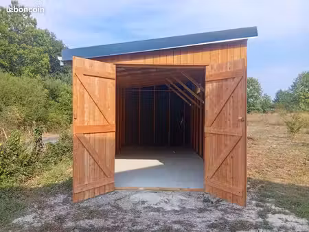 local/abri 18m2 pour stockage