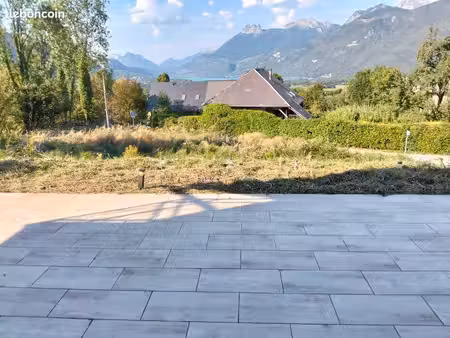 belle maison avec vue sur le lac