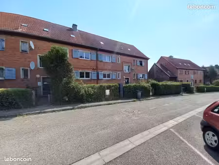 location d'un f3 semi individuelle avec jardin dans un cadre verdoyant et calme place sain