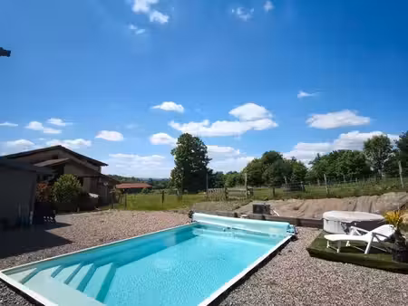 maison rénovée 112 m² – piscine – terrain 5 400 m² – dépendances