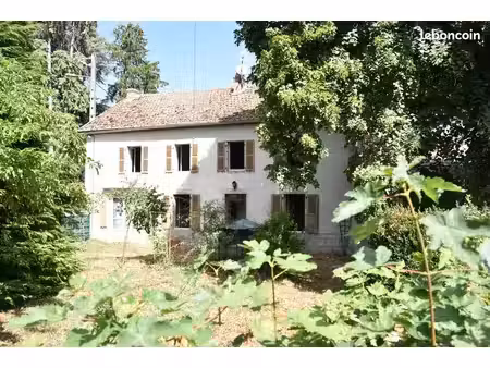 maison ancienne de caractère à rénover – 160 m² + nombreuses dépendances – charensat