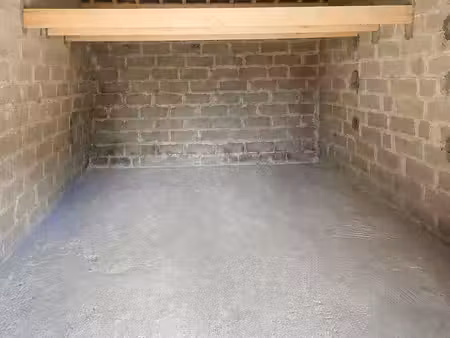 garage box a louer pour véhicule ou stockage