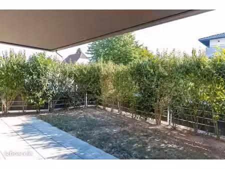 rare t2 rez-de-jardin ~46 m² avec terrasse  jardin privatif & grand double garage