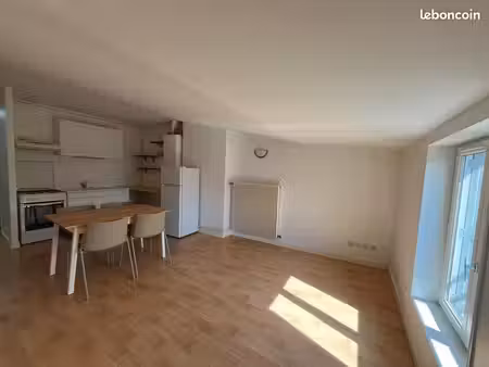 f3 lumineux avec place de parking privée