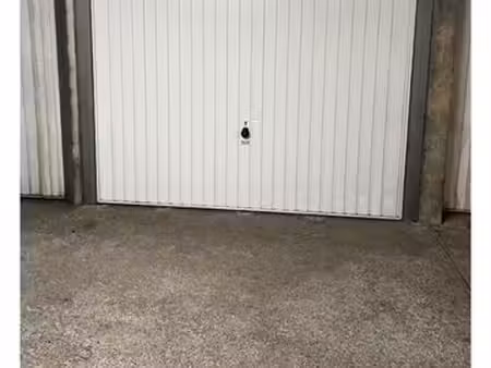 cherche garage/box gelos