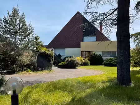 rare : propriété de 39 14 ares avec grand terrain à fort potentiel et maison d’architecte 