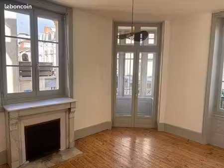 très bel appartement f3 à chatel-guyon