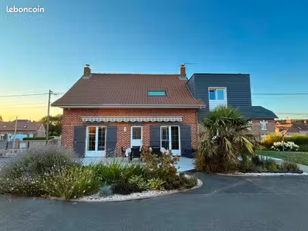 maison dépendances et piscine