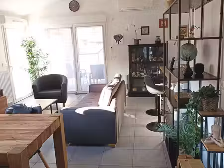 appartement 3 pièces - 65 m2 - étage 3/3