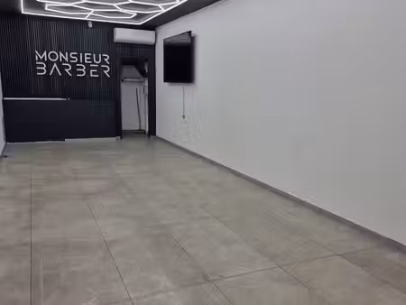 location local commercial