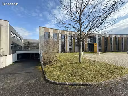 bureaux 700 m²