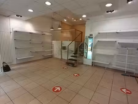local 60 m²