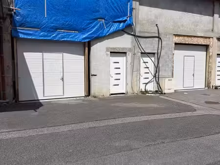 depot de 65 m² conviendrait pour artisan