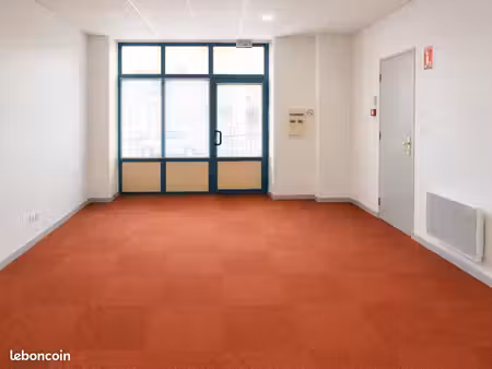 commerce 44 m²