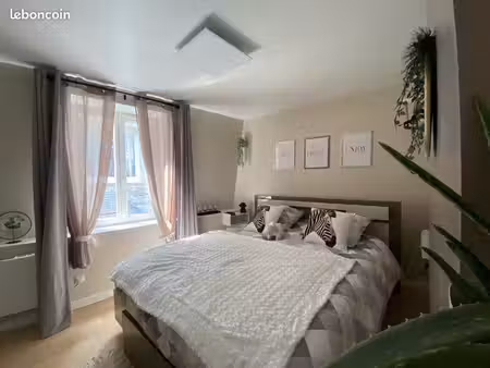 petite maison avec cour privée + dépendance