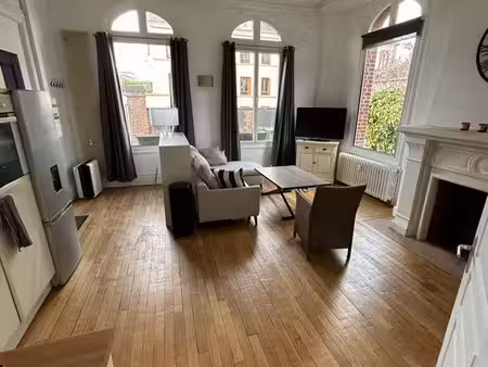 appartement 2 pièces dans maison de maître
