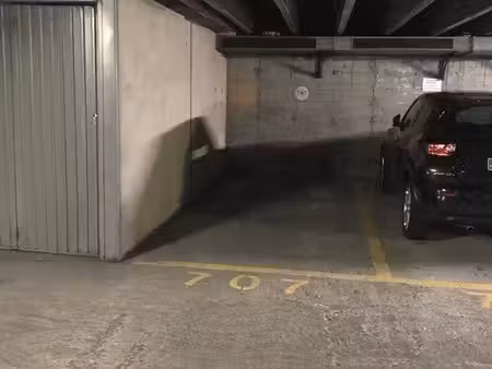 location place de garage couvert accès sécurisé