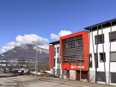 local commercial 700 m²
