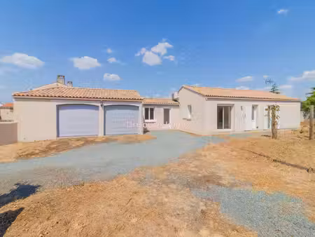 maison de plain-pied lumineuse avec grand terrain