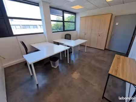bureaux à louer 3 postes