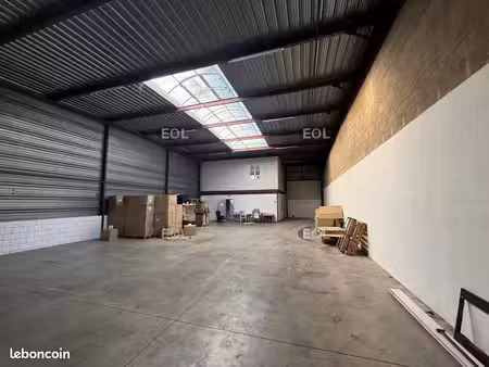 local bureaux 349 m²