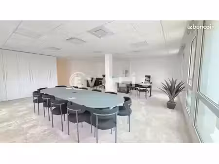 bureau 143 m²