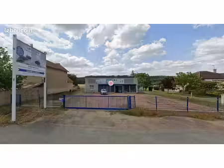 entrepôt de 900 m² avec terrain de 3 000 m² à louer
