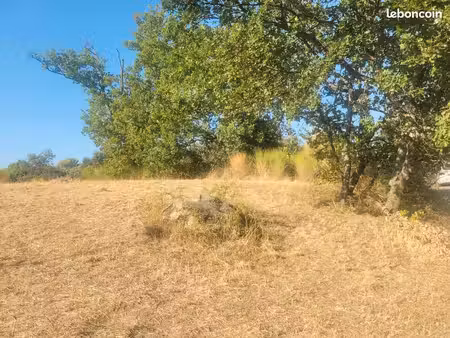 beau terrain constructible 1 250m² vaison la romaine