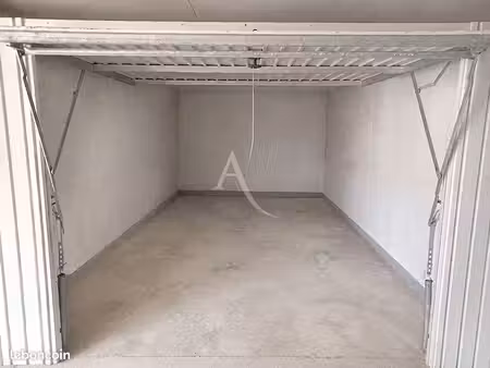 parking/box 16 m² les sables d olonne