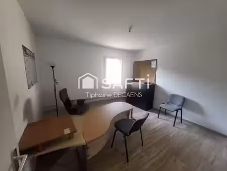 3 bureaux de disponible location de 1 / 2 ou 3 bureaux possible tous au meme etage (r+1)  