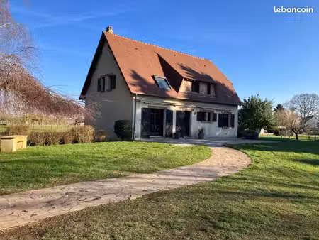 maison 5 chambres + sous-sol – grand terrain 7 800 m²