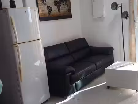 échange 3 pièces 52/55 m² environ situé dans un quartier très calme idéalement situé entre