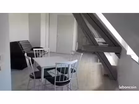 f2 de 55m² au 2ème étage d'un petit immeuble au centre de chaussin