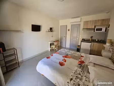 studio meublé et tout équipé – location de septembre à avril – saint florent