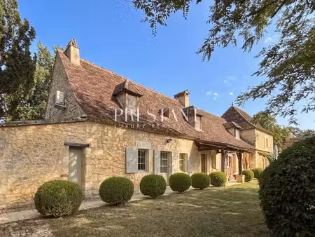 belle propriété périgourdine sans vis-à-vis  nichée au coeur du périgord pourpre  à deux..