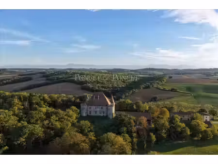 château renaissance classée aux portes de toulouse