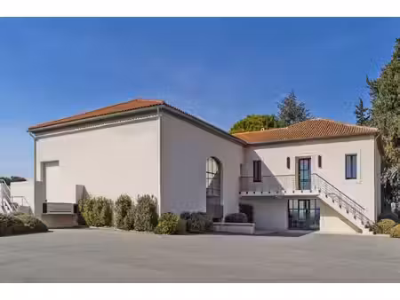 ensemble immobilier aux portes de châteauneuf du pape