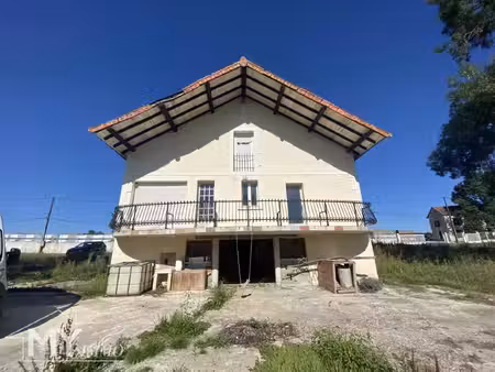 saint martin de gurson : ensemble immobilier avec maison à rénover  hangar et terrains...
