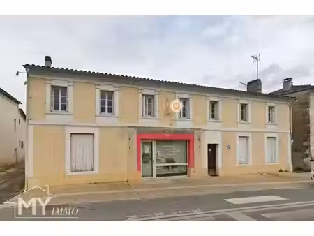 lamothe montravel : maison de ville avec jardin.