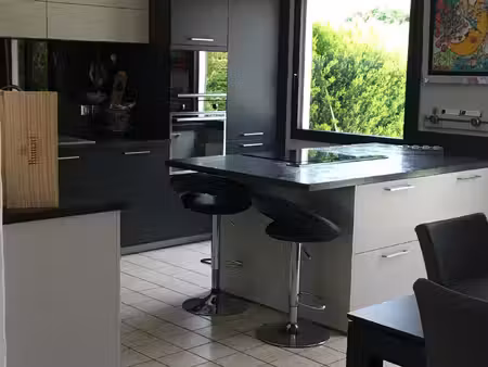 belle maison de ville avec garage et jardin