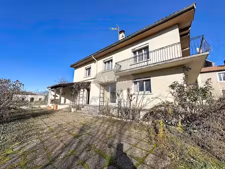 grande maison de village