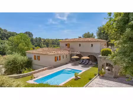 mas provençal sur 6 000 m² - 3 logements  piscine et vastes dépendances