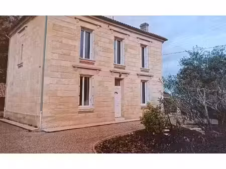 location maison 5 pièces à aubie-et-espessas (33240)  1 270 €