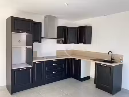 location maison 4 pièces 85 m² à ferrieres (17170)  1 000 €