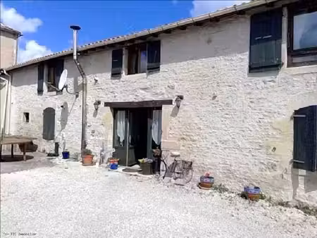 deux maisons avec 3 et 4 chambres situées dans un charmant