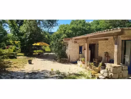 propriété en pierre à rénover ? beau potentiel et environnement verdoyant à fauroux