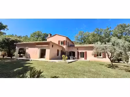 a vendre  drôme provençale  belle villa de 200 m2  piscine  garages  terrain 3400m².